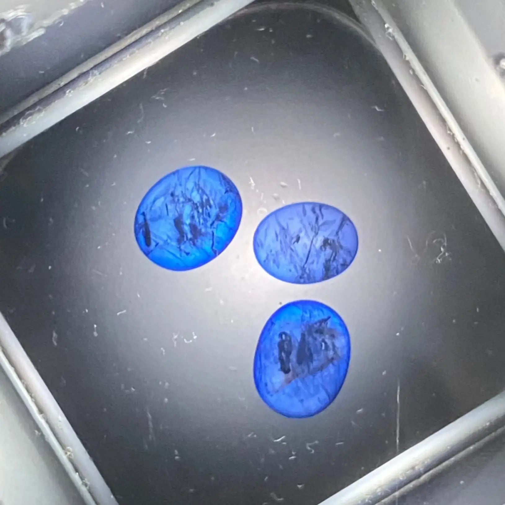 Behandlungen von edlen Steinen