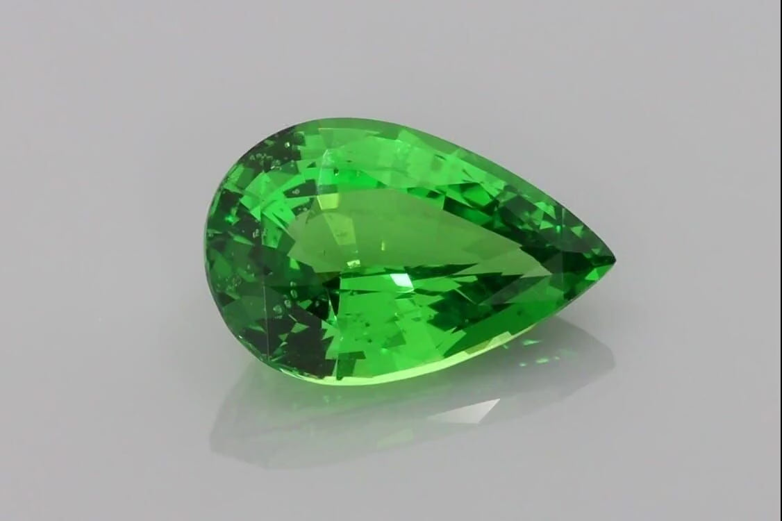 Load video: Green Tsavorite gemstone pear-shaped jewelry