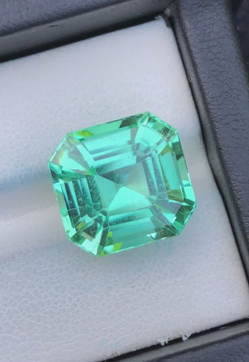 Load video: Blaugrüner Hiddenit Edelstein Schmuck Gemstone